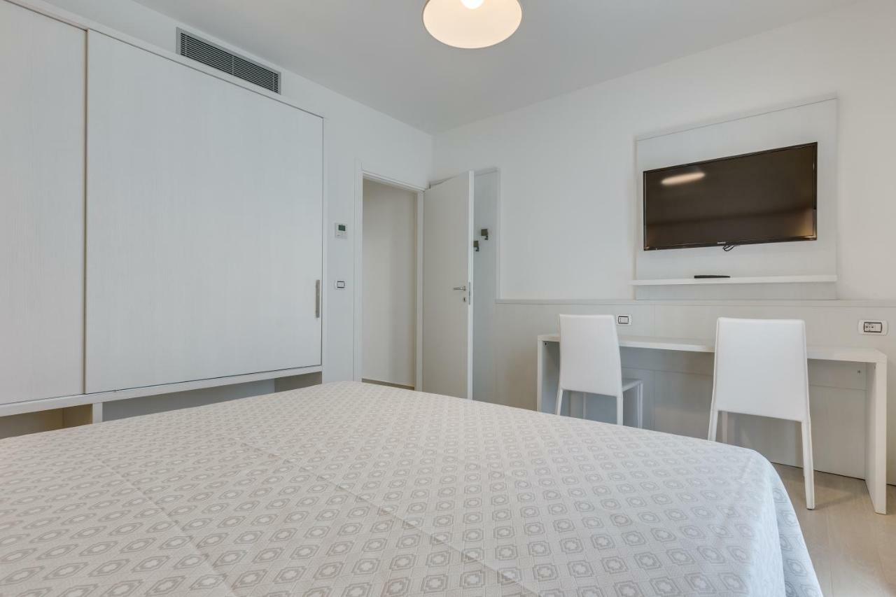 Apartaments Suites Ambassador Caorle Exterior foto