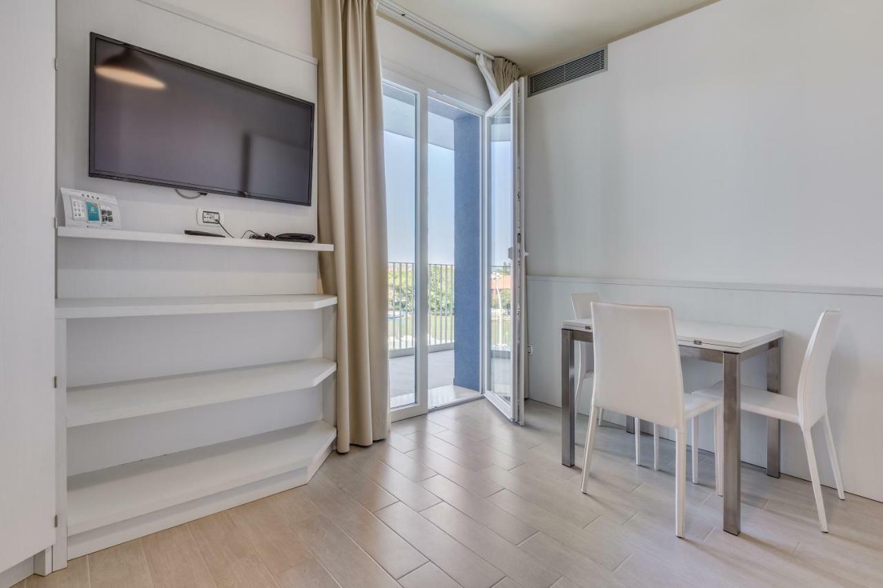 Apartaments Suites Ambassador Caorle Exterior foto